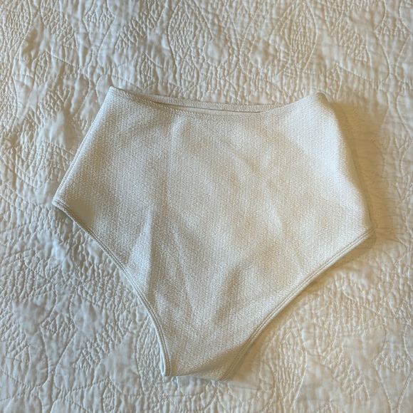 CLOSET CLEAROUT ✨ Mikoh Lami White Textured High Waist Bikini Bottoms Size Small - Picture 5 of 5